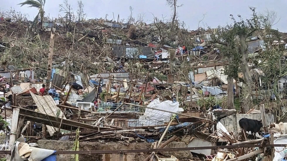 Vietnamese leaders send sympathies to France over Cyclone Chido devastation